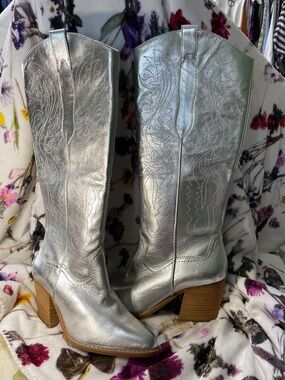 Gianni Bini metallic silver cowboy boots, size 9.5 knee high